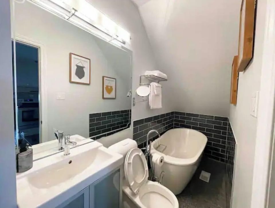 Upstairs bathroom