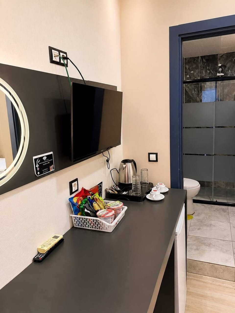 Shower, rainfall showerhead, free toiletries, hair dryer