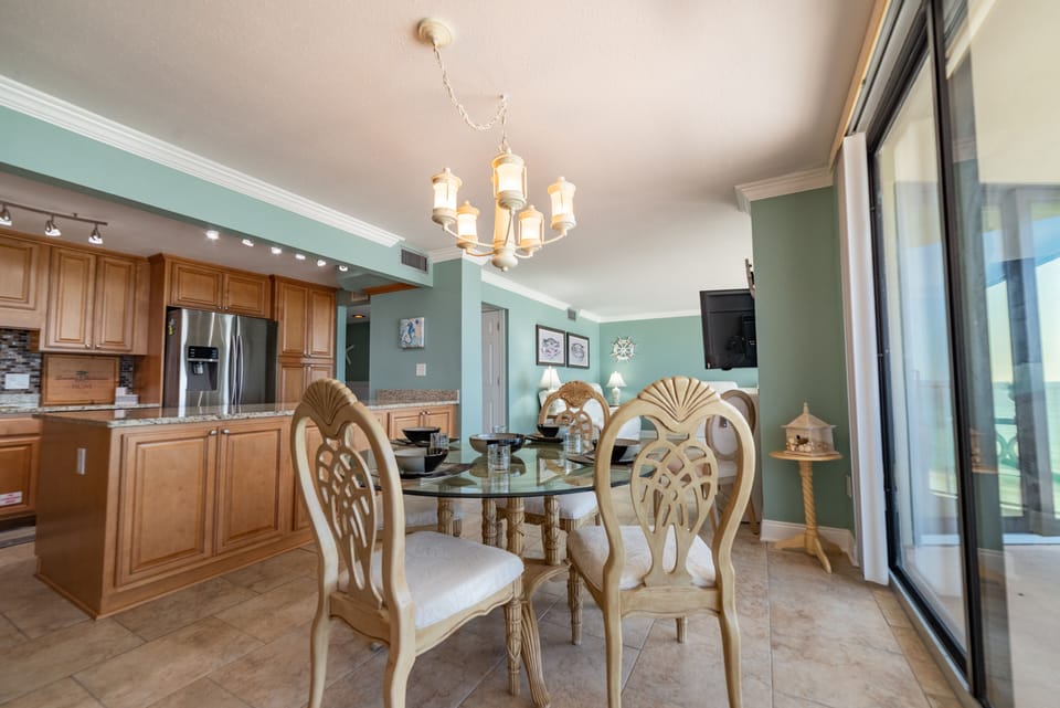 Enjoy dinner at this beautiful dining room table while enjoying the amazing views!!!