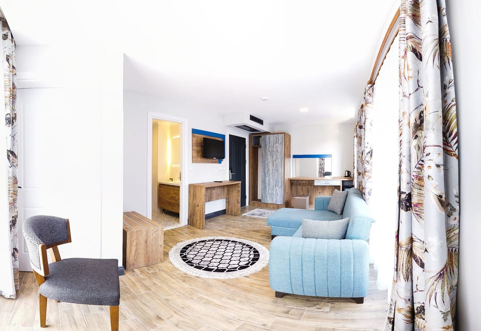 Deluxe Room | Premium bedding, down comforters, minibar, desk