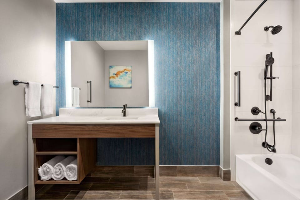 Room, 2 Queen Beds, Non Smoking (Bathtub w/ Grab Bars) | Accessible bathroom