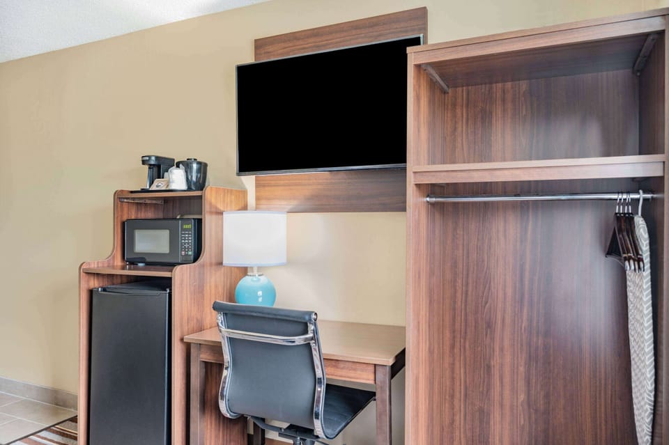 Individually decorated, individually furnished, desk, laptop workspace