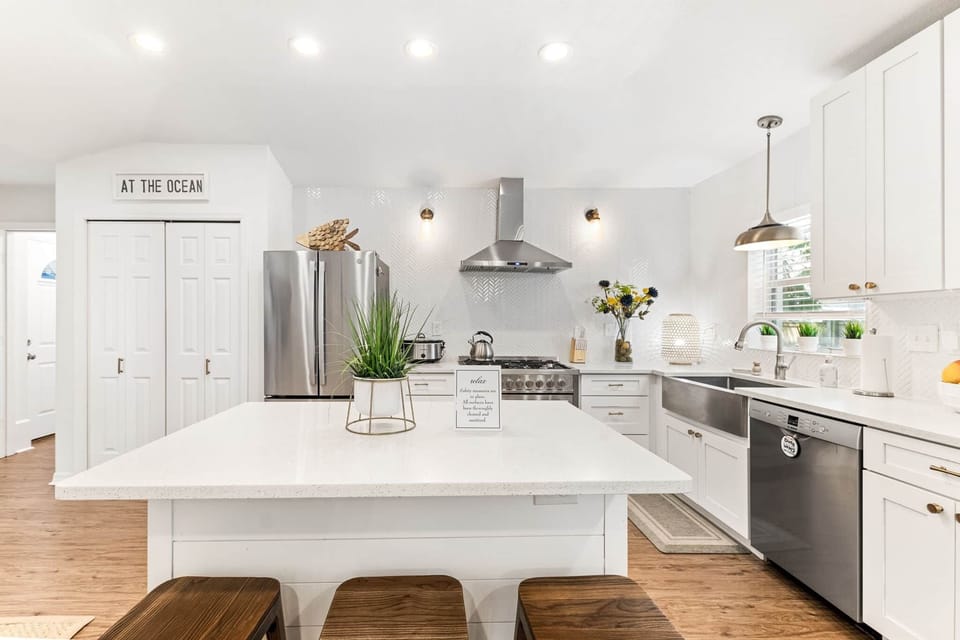 Gourmet chef's kitchen with all stainless steal appliances