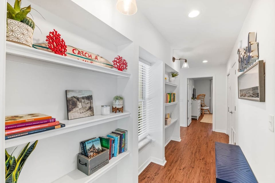Hallway library to first floor bedrooms