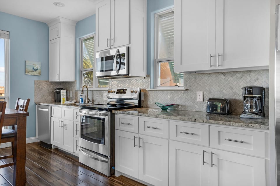 Full kitchen