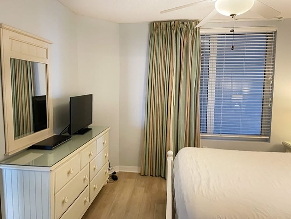 Guest bedroom suite