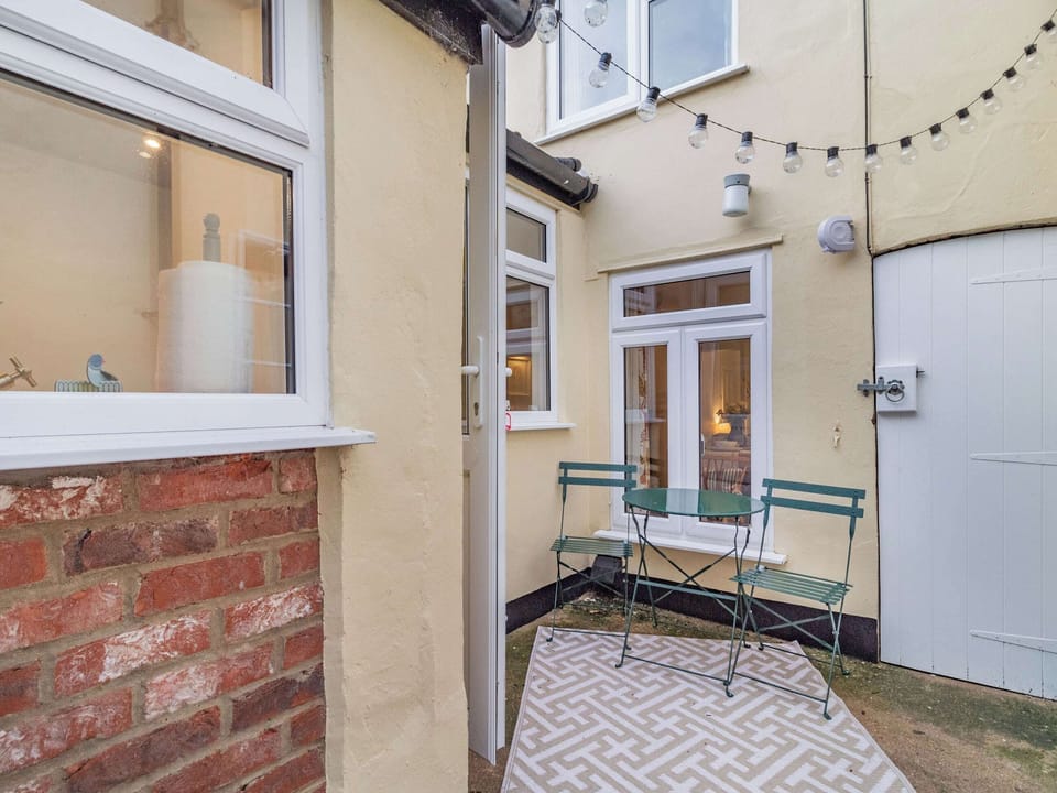 Outdoor area | The Yellow Cottage On The Hill, Framlingham