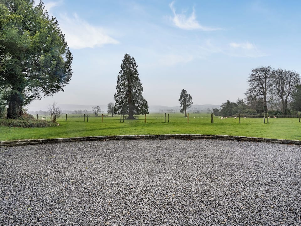 Setting | Brynog Mansion Apartment, Lampeter