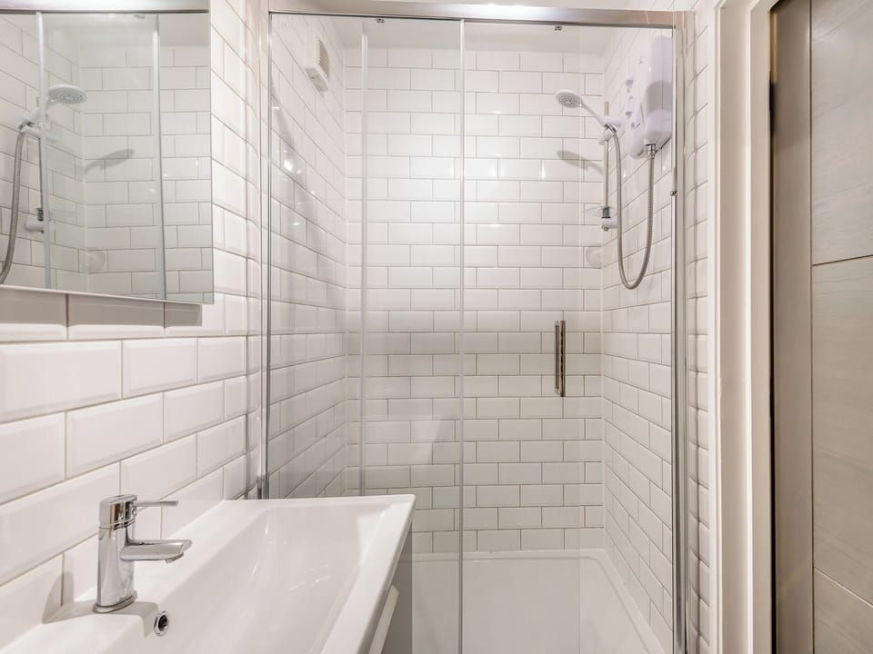 Shower room | Beach Town, Bournemouth