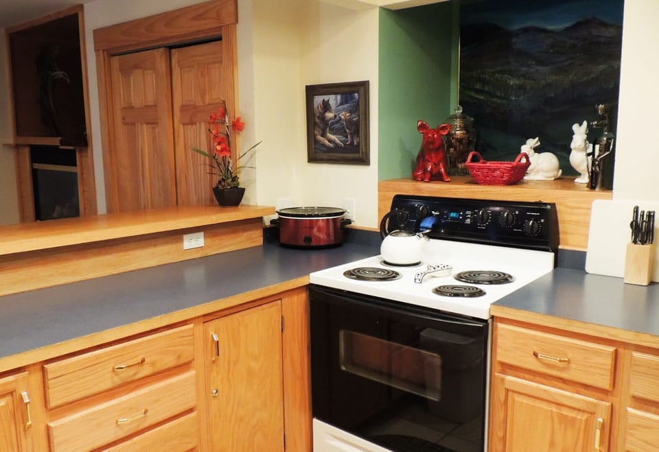 Kitchen includes electric stove/oven, tea kettle and crock pot