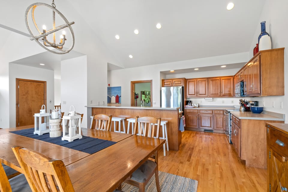 Upper level- Fully stocked kitchen and plenty of space to sit