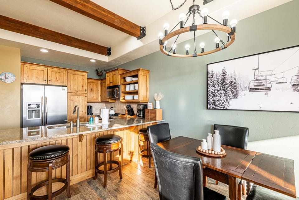 Kitchen/Dining area