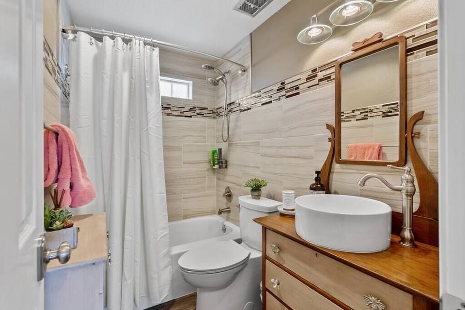Bathroom 2- Upstairs