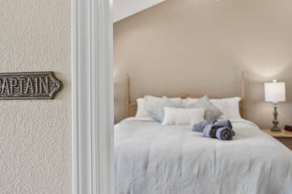 The "Captain's Room" aka King Master Suite