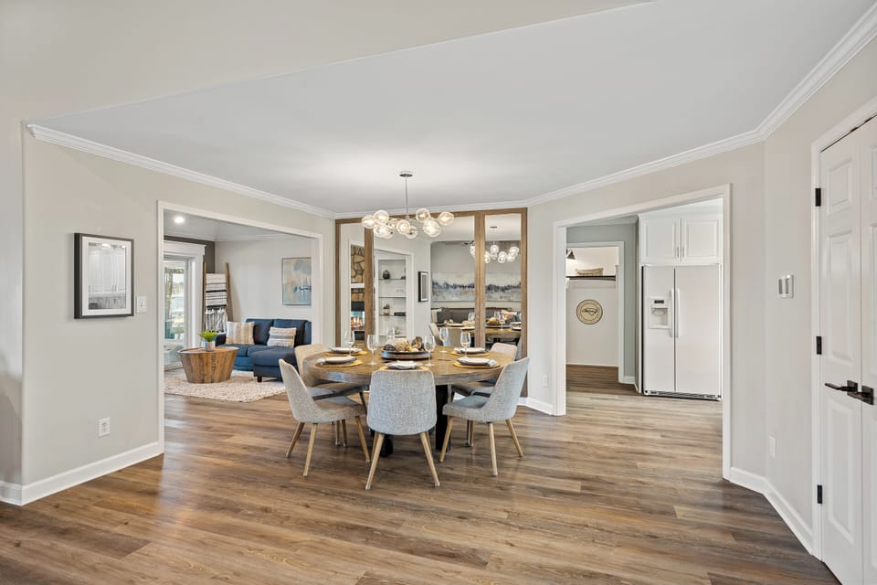 Dining Area with round table and seating for 6.