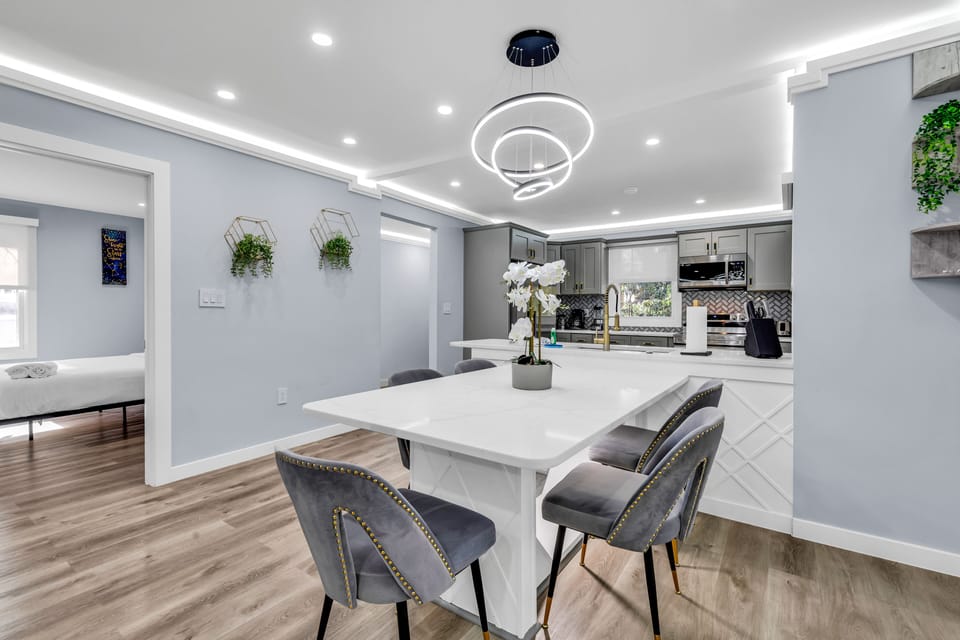 Signature Cottage, 3 Bedrooms, Non Smoking, Terrace | In-room dining