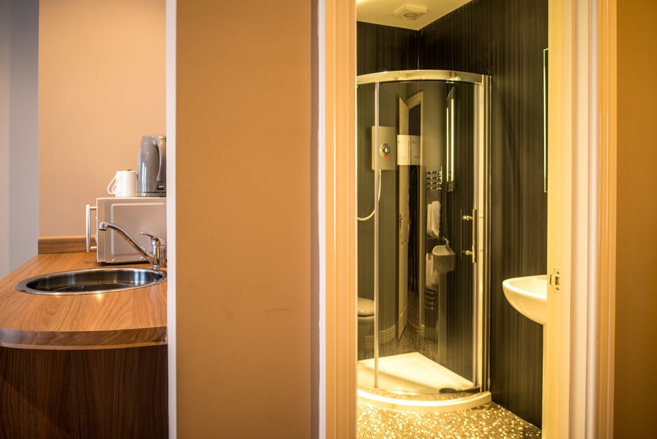 Fridge, microwave, coffee/tea maker, electric kettle