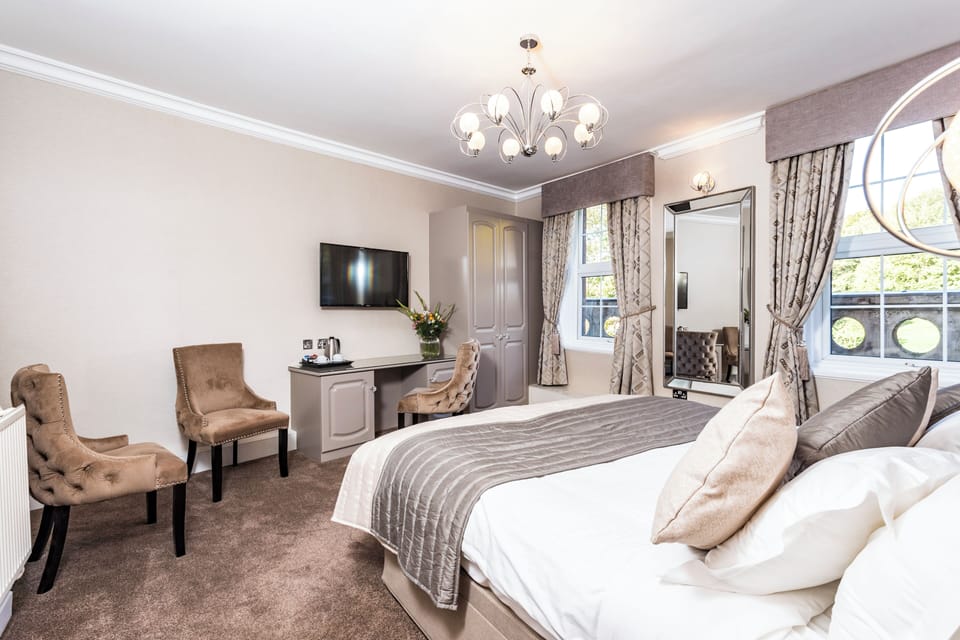 Deluxe Suite | Iron/ironing board, free WiFi, bed sheets