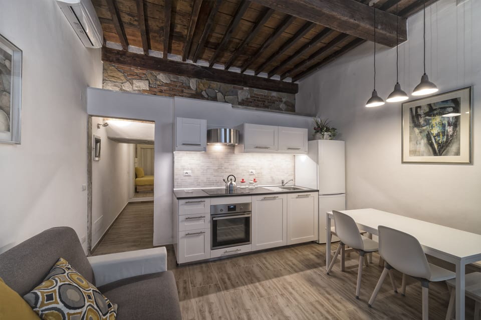 Apartment | Living area | 40-inch flat-screen TV with digital channels, TV