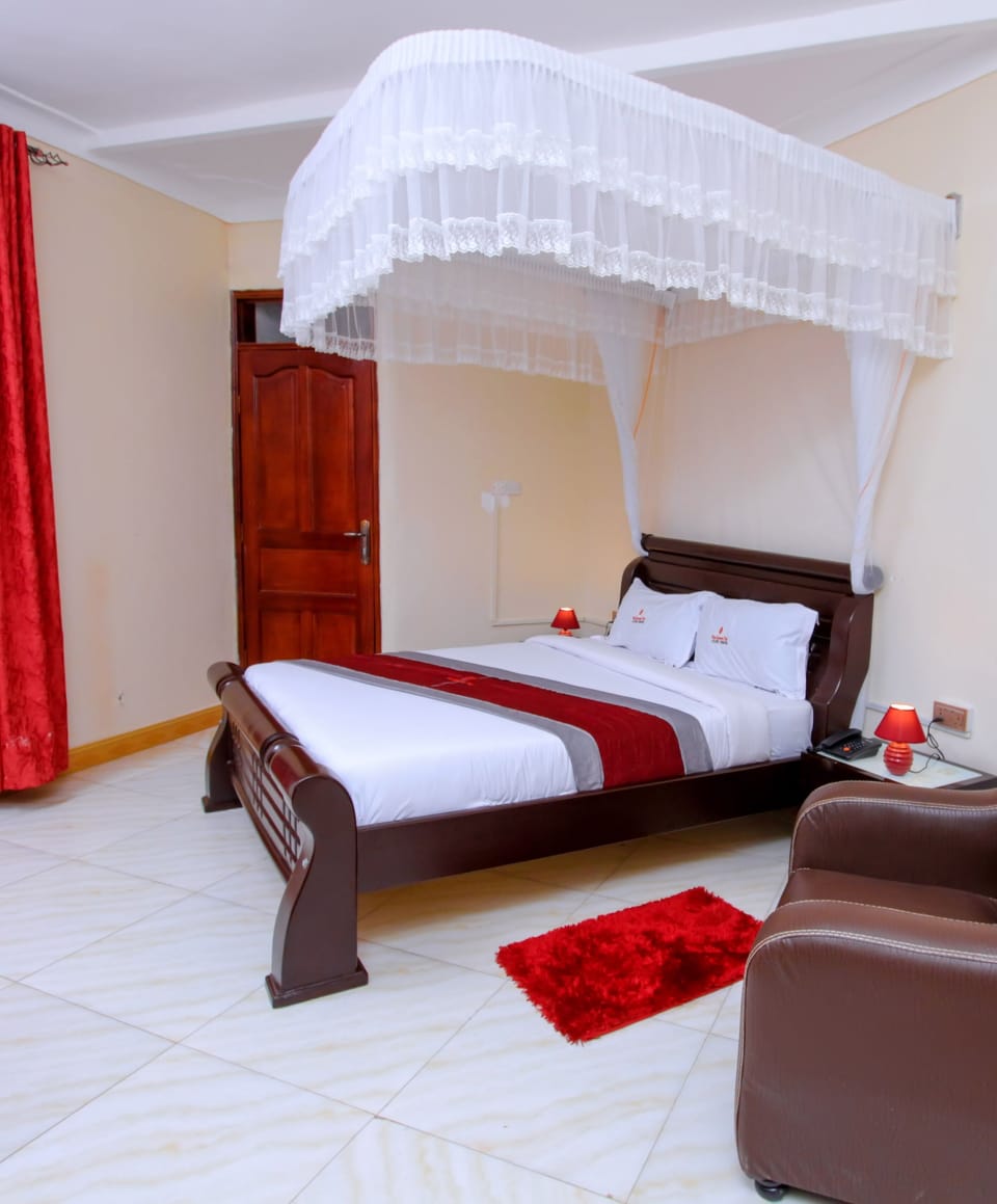 Superior Double Room | Hypo-allergenic bedding, desk, free WiFi, bed sheets