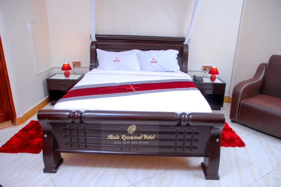 Executive Double Room | Hypo-allergenic bedding, desk, free WiFi, bed sheets
