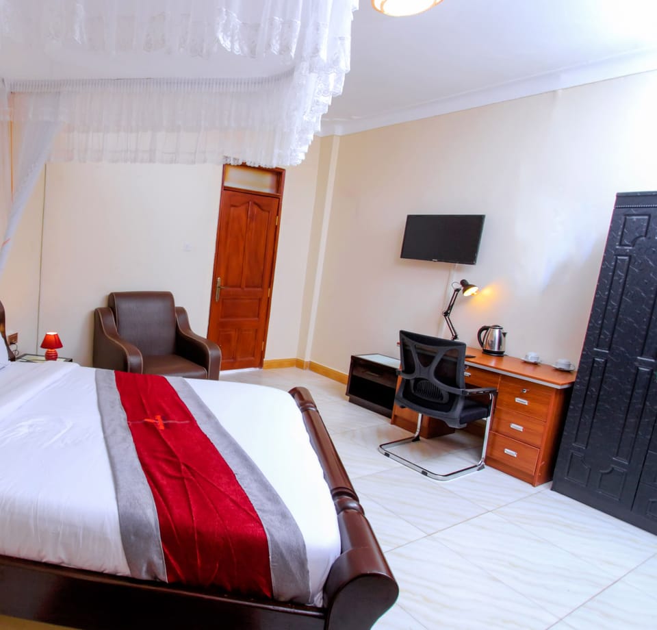Superior Double Room | Hypo-allergenic bedding, desk, free WiFi, bed sheets