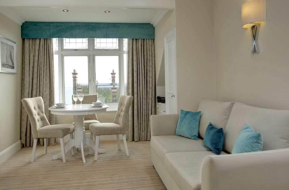 Premium bedding, in-room safe, individually decorated