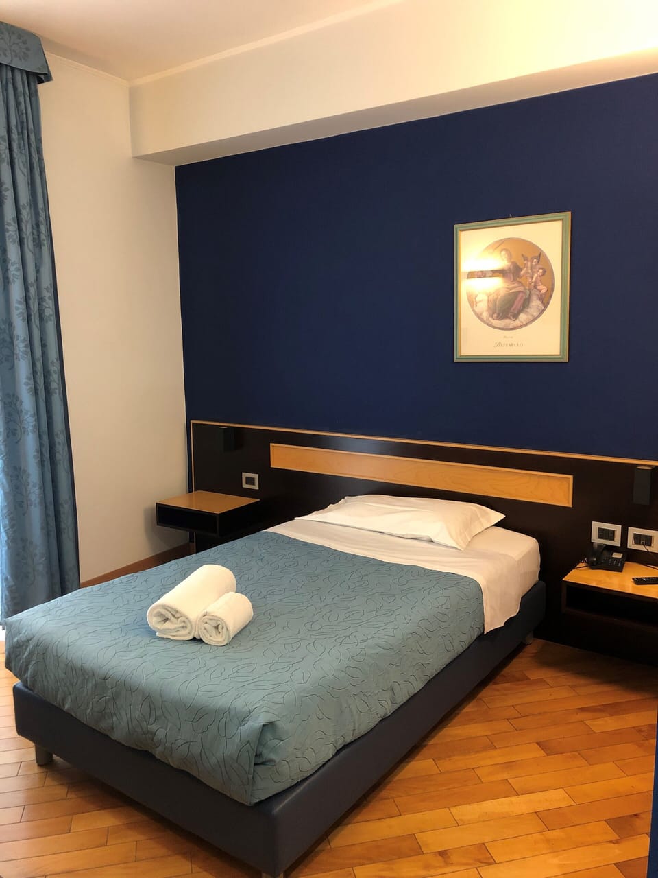 Basic Room, 1 Large Twin Bed, City View | Frette Italian sheets, premium bedding, in-room safe, desk