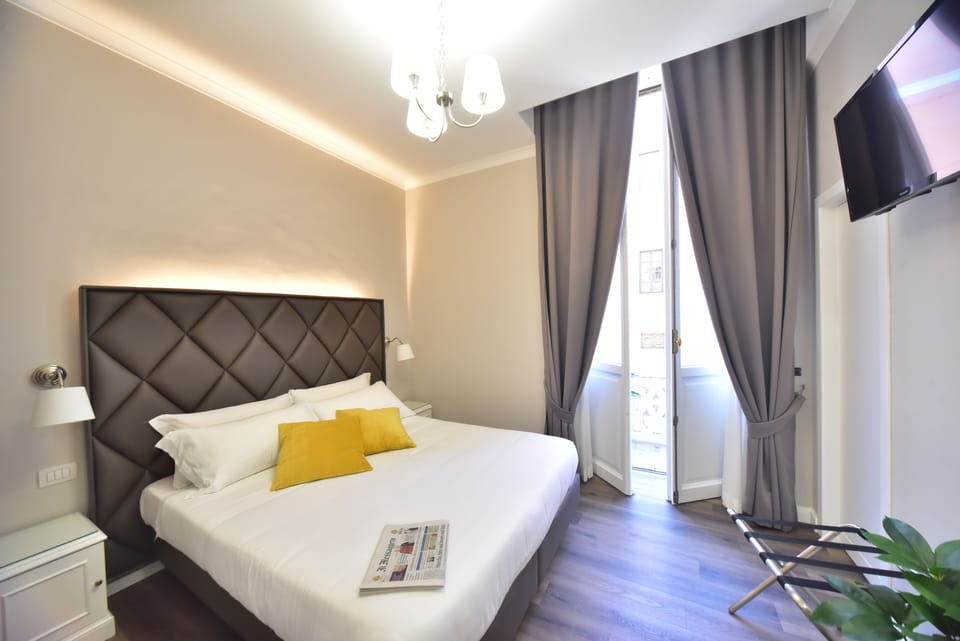 Deluxe Room, Balcony | Minibar, in-room safe, desk, blackout drapes