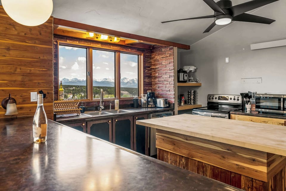 【Kitchen】 French-door fridge, electric range, reclaimed wood cabinets — cook for 6 easily
