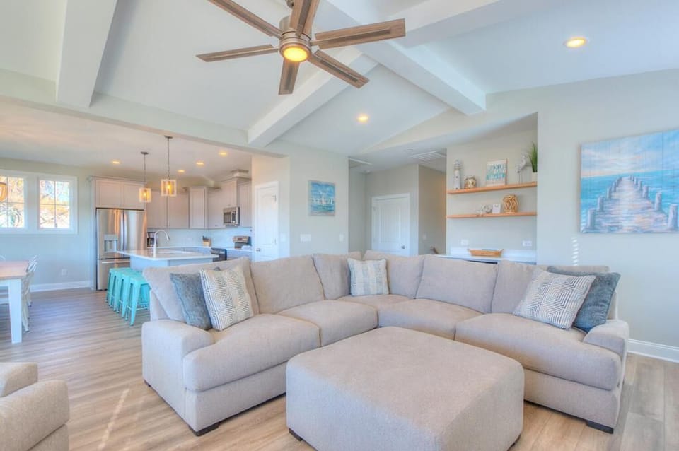 Living Room 
GW 11.2022