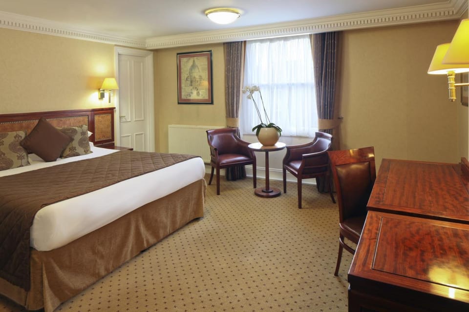 Hypo-allergenic bedding, in-room safe, iron/ironing board, free WiFi