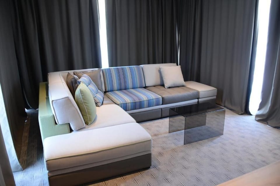 Junior Suite | Minibar, in-room safe, desk, soundproofing