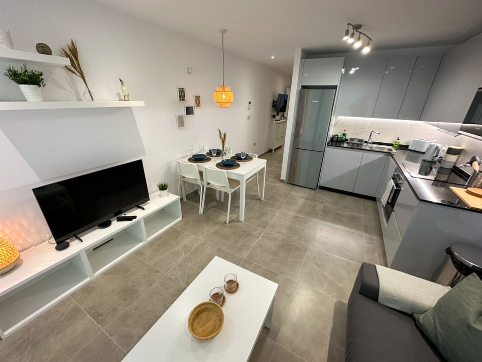 Premium Studio Suite | Living area | 44-inch LED TV with digital channels, TV, Netflix