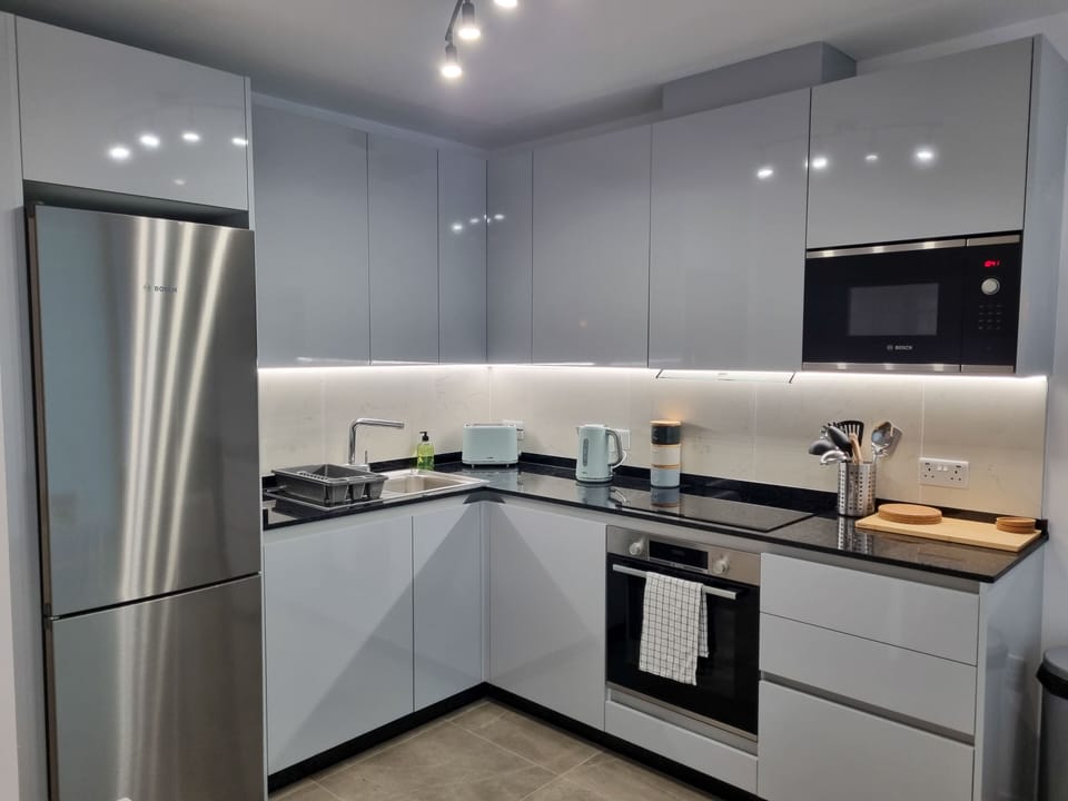 Premium Studio Suite | Private kitchen | Full-size fridge, microwave, oven, stovetop