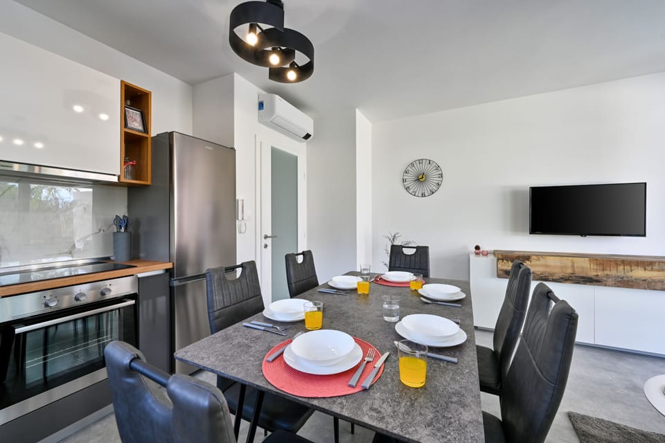 Deluxe Apartment, 2 Bedrooms, Private Pool | Private kitchen | Fridge, microwave, oven, stovetop
