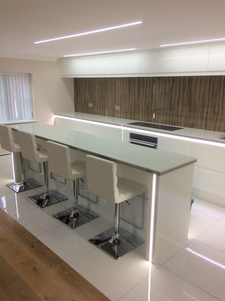 Fridge, coffee/tea maker, electric kettle, dining tables