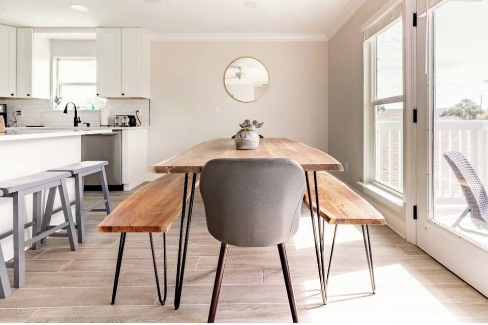 Large dining table and breakfast bar with stools 