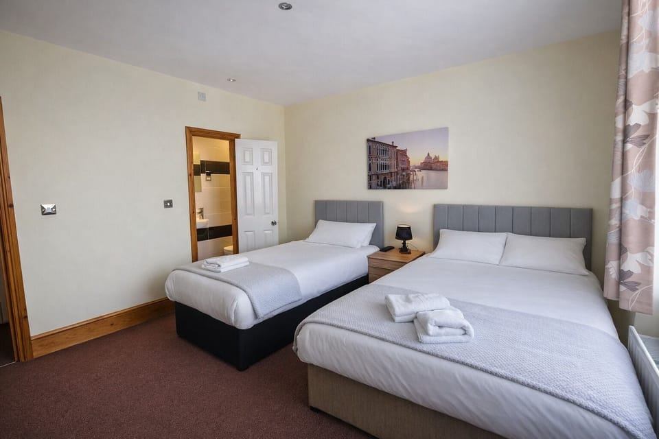 Triple Room | In-room safe, free WiFi, bed sheets