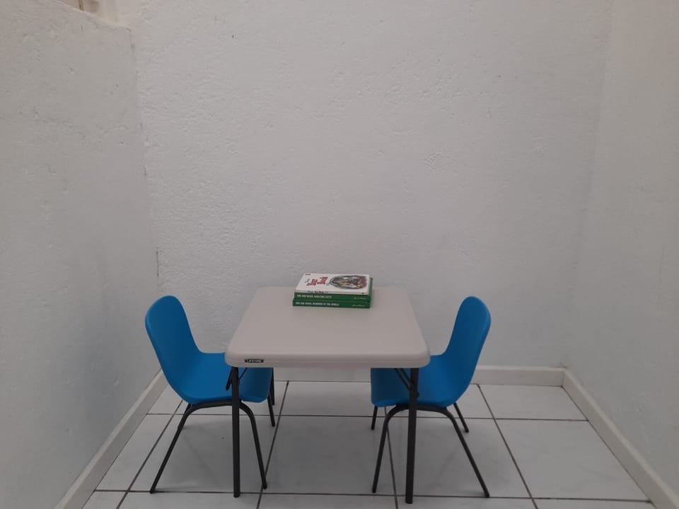 Kids activity/play table
