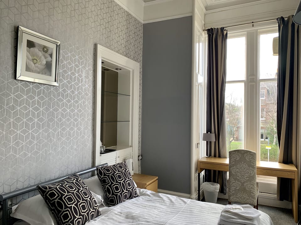 Family Room, Ensuite | Egyptian cotton sheets, premium bedding, pillowtop beds