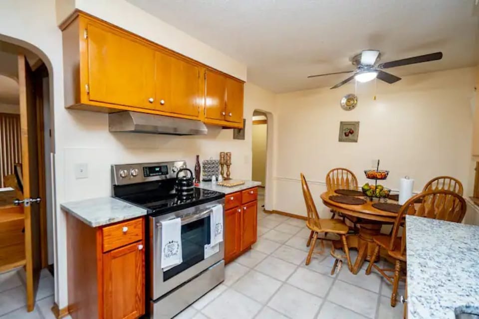 full kitchen 