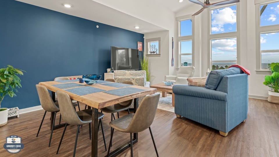 Dining & Living Room View