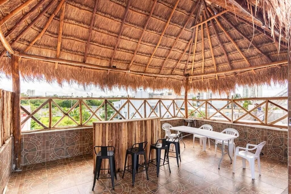 Rooftop Palapa (Tiki-hut) with Bar for large family entertainment/ view of city