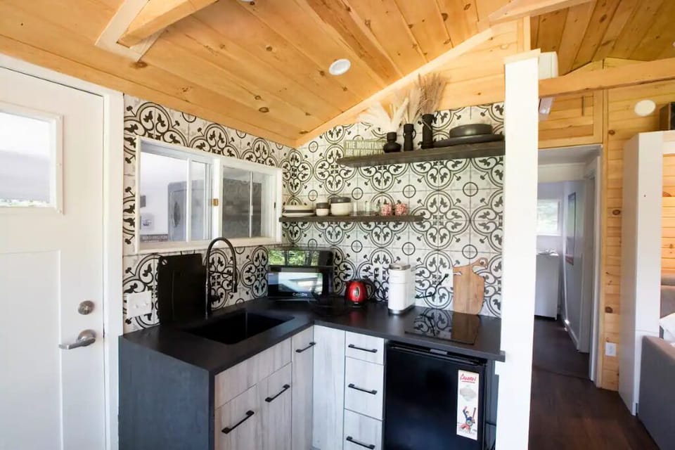 Kitchenette with air fryer, Keurig Coffee maker, dual induction burners & frig.