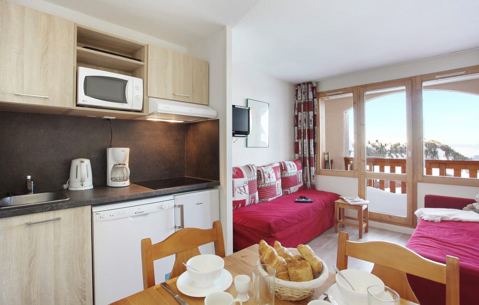 This apartment may feature a balcony or terrace - please let us know if you have a preference!