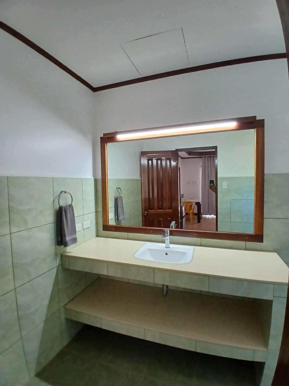 Shower, bidet, towels, soap