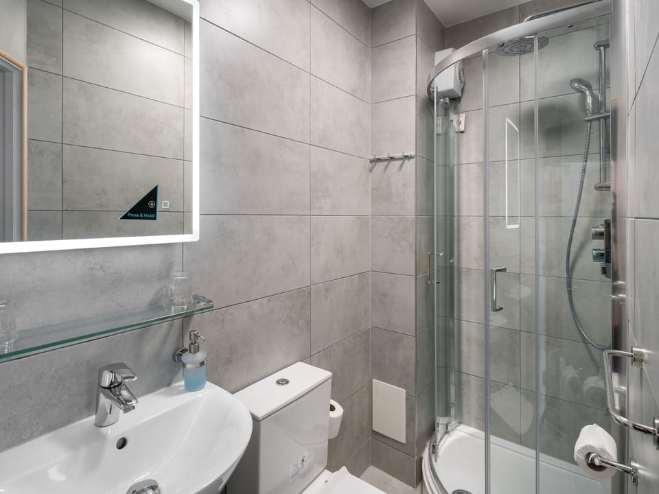 Shower, rainfall showerhead, towels