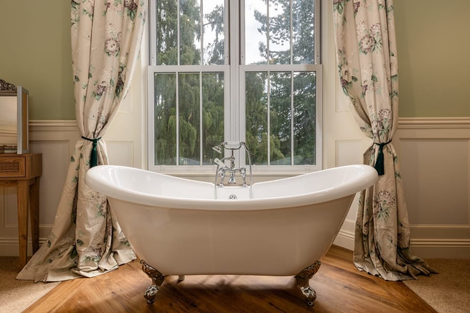 Deluxe Room, Garden View | Premium bedding, in-room safe, individually furnished, laptop workspace