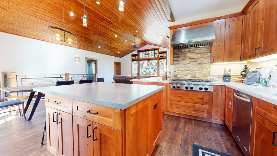 House, 4 Bedrooms | Private kitchen | Fridge, oven, coffee/tea maker, toaster